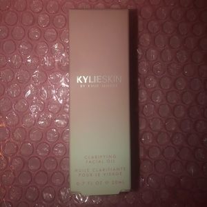 Kylie skin clarifying facial oil